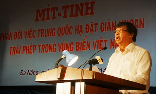  Ông Bùi Văn Tiếng, Chủ tịch Hội Khoa học Lịch sử  TP Đà Nẵng phát biểu khai mạc buổi lễ mít tinh